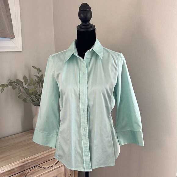 Banana Republic Fitted Button Down Shirt. Size Small - Picture 1 of 8